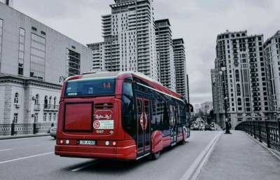Бакинское транспортное агентство поручило перевозчикам увеличить число автобусов на линиях