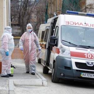 За две недели смертность от коронавируса в Украине выросла вдвое
