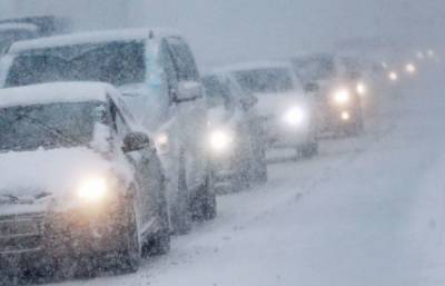 В Челябинской области два школьных автобуса попали в снежный затор
