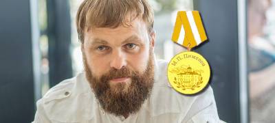 Парфенчиков наградил медалью руководителя отделения «Партии Роста» в Карелии