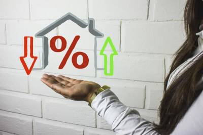 Год ипотечных качелей: как купить жилье в кредит и не остаться без последних штанов