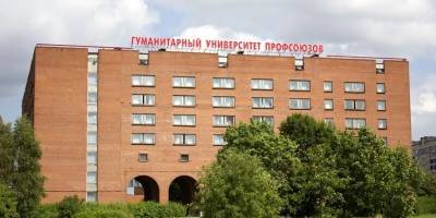 Студентку вынесли на носилках после беседы с ректором в Петербурге – СМИ