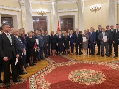 Депутатам седьмого созыва петербургского Законодательного собрания вручили удостоверения