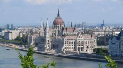 Еврокомиссия обязала Венгрию согласовать контракт с “Газпромом” у ЕС