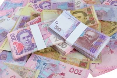 Госстат: Средняя зарплата в Украине за месяц уменьшилась на 350 гривен