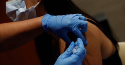 Надо ли вакцинироваться переболевших коронавирусом: ответ Минздрава