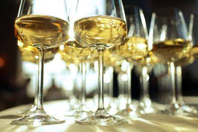 Минсельхоз хочет разрешить производителям менять этикетки «игристого вина» на «шампанское»