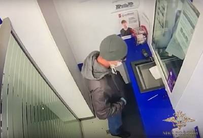 Задержан подозреваемый в разбойных нападениях на банки в Петербурге – видео