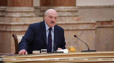 Лукашенко о передаче полномочий: вижу, что некоторые вещи подписываю формально
