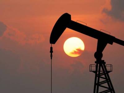 Цены на нефть перешли к снижению на укреплении доллара