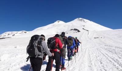 Спасатели просят сделать доступной страховку для восхождения на Эльбрус