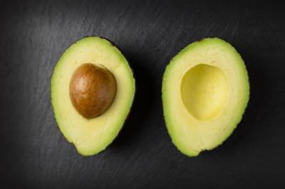 Исследование: авокадо помогает женщинам перераспределять жир на животе