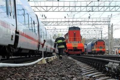 Поезд и грузовик столкнулись на перегоне в Волгоградской области