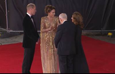 Королівський гламур: принц Вільям з Кейт Міддлтон і Чарльз з Каміллою відвідали прем'єру фільму «Не час помирати»