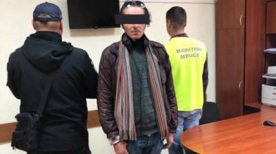Во Львове задержали мигранта из Испании, который 3 месяца жил в торговом центре (ФОТО)