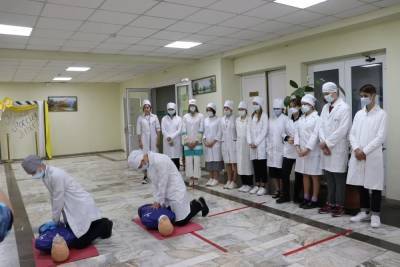Упор на профориентацию: школьники из Ялты получили новое медоборудование