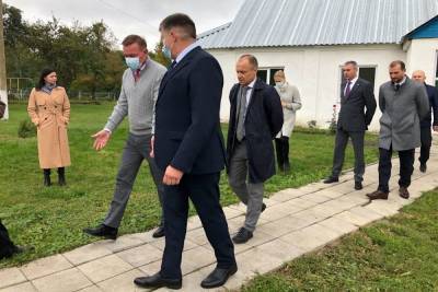 Глава Курской области призвал отремонтировать школу в поселке Селекционный под Льговом