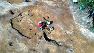 Сахалинские археологи нашли клыки средневекового кабана и старинную пуговицу