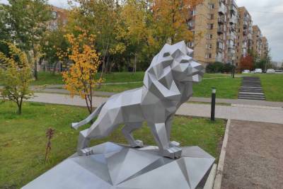«Лев на камне» появился на Ярыгинской набережной в Красноярске