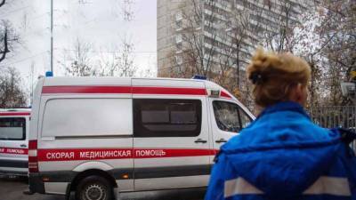 В Новосибирске из окна дома на МЖК выпала 40-летняя женщина