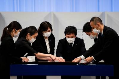В Японии первый тур выборов нового премьер-министра не выявил победителя