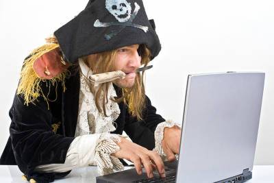 Тверской дизайнер попался на пиратстве