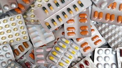 Минздрав предложил разрешить ввозить в Россию незарегистрированные лекарства