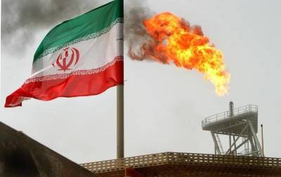 ЭКСКЛЮЗИВ-США просят Китай сократить импорт нефти из Ирана -- официальные лица