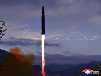 Северная Корея заявила об успешном испытании гиперзвуковой ракеты "Хвасон-8"