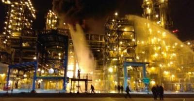 На белорусском нефтеперерабатывающем заводе произошел пожар (ФОТО, ВИДЕО)