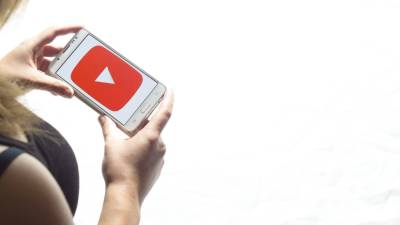 Роскомнадзор пригрозил YouTube блокировкой за отказ снять ограничения с каналов RT
