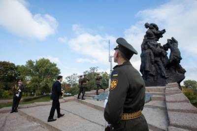 Сегодня в Украине чтят память жертв Бабьего Яра - for-ua.com - Украина - Киев