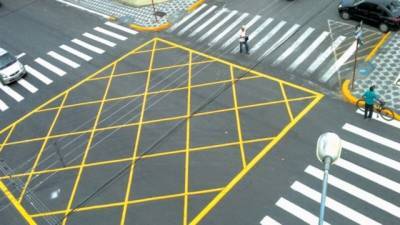 На дорогах Украины появилась новая разметка желтого цвета в виде квадратов: детали