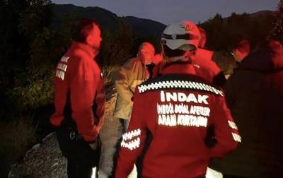 В Турции пьяный мужчина помогал спасателям искать себя