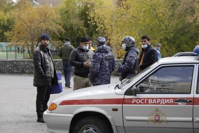 В Екатеринбурге полиция приехала в миграционный отдел из-за очереди посетителей