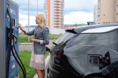Омские власти прорабатывают отмену транспортного налога для владельцев электромобилей