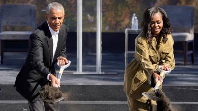 Барак и Мишель Обама заложили фундамент Президентского центра в Чикаго