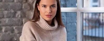 Осенью разумной инвестицией в ваш гардероб станет кашемировый свитер нейтрального оттенка