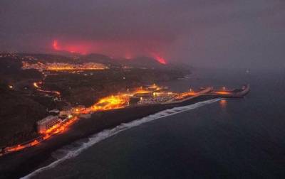 Вулкан на Канарах: лава выделяет токсичный газ