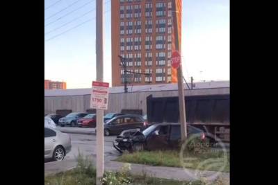 На улице 1-й Железнодорожной в Рязани столкнулись грузовик и ВАЗ