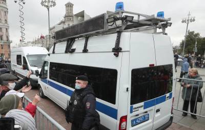 Полиция задерживает причастных к организации несанкционированных акций КПРФ в Москве