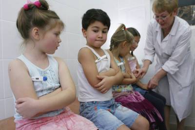 В России детей до 5 лет дополнительно провакцинируют от полиомиелита