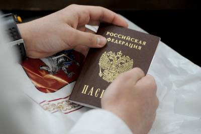 Игорь Бедеров - Россиянам назвали главные риски введения электронных паспортов - vm.ru - Москва - Россия