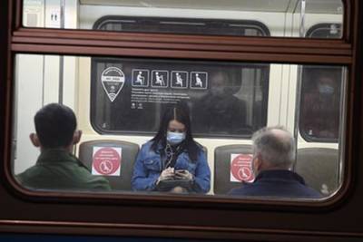 В столичном метро начали строже проверять наличие у пассажиров масок