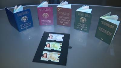 Белорусы получают новые паспорта