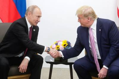 Путина обвинили в нарочном кашле на встрече с Трампом