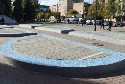 В Серпухове начали укрывать фонтаны