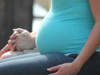Мурашко: В России мало привившихся от ковида беременных женщин