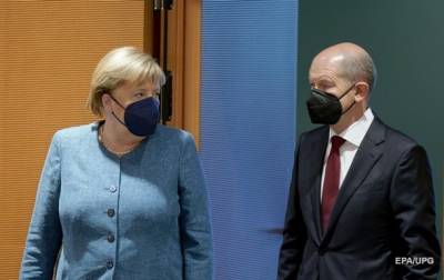 Меркель поздравила Шольца с победой