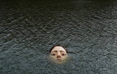 Жителей Бильбао испугало лицо девушки в реке